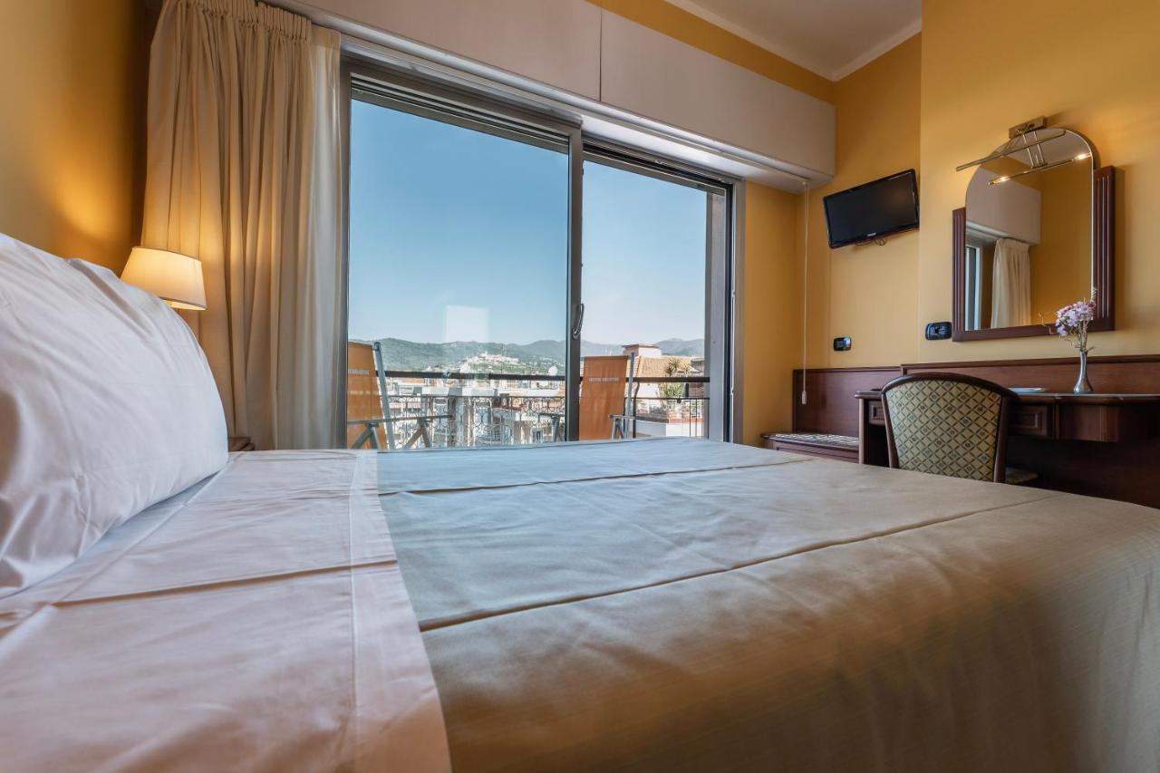 Hotel Bellevue Et Mediterranee 디아노마리나 외부 사진