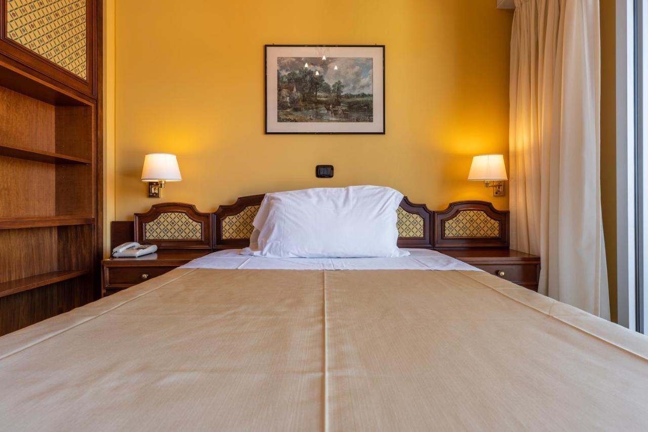 Hotel Bellevue Et Mediterranee 디아노마리나 외부 사진