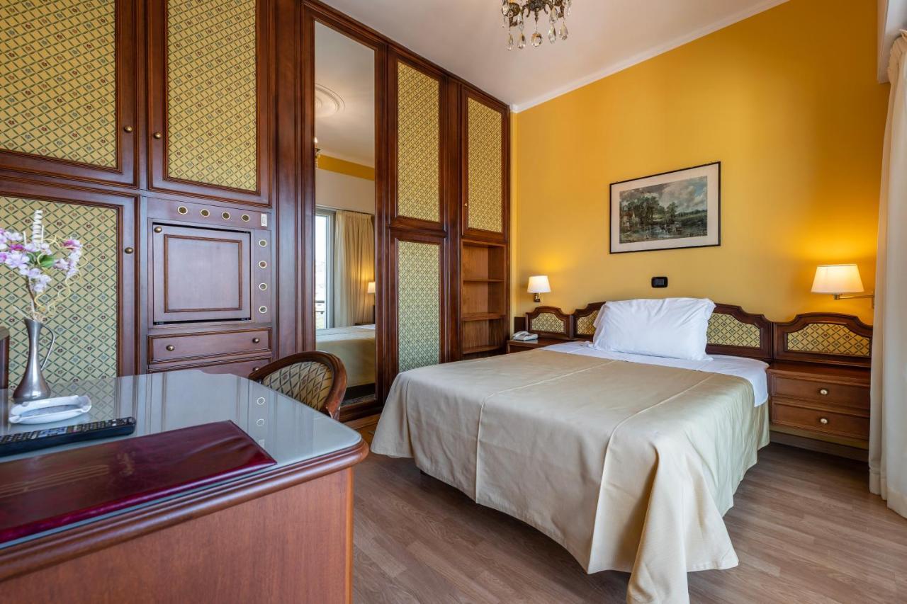 Hotel Bellevue Et Mediterranee 디아노마리나 외부 사진