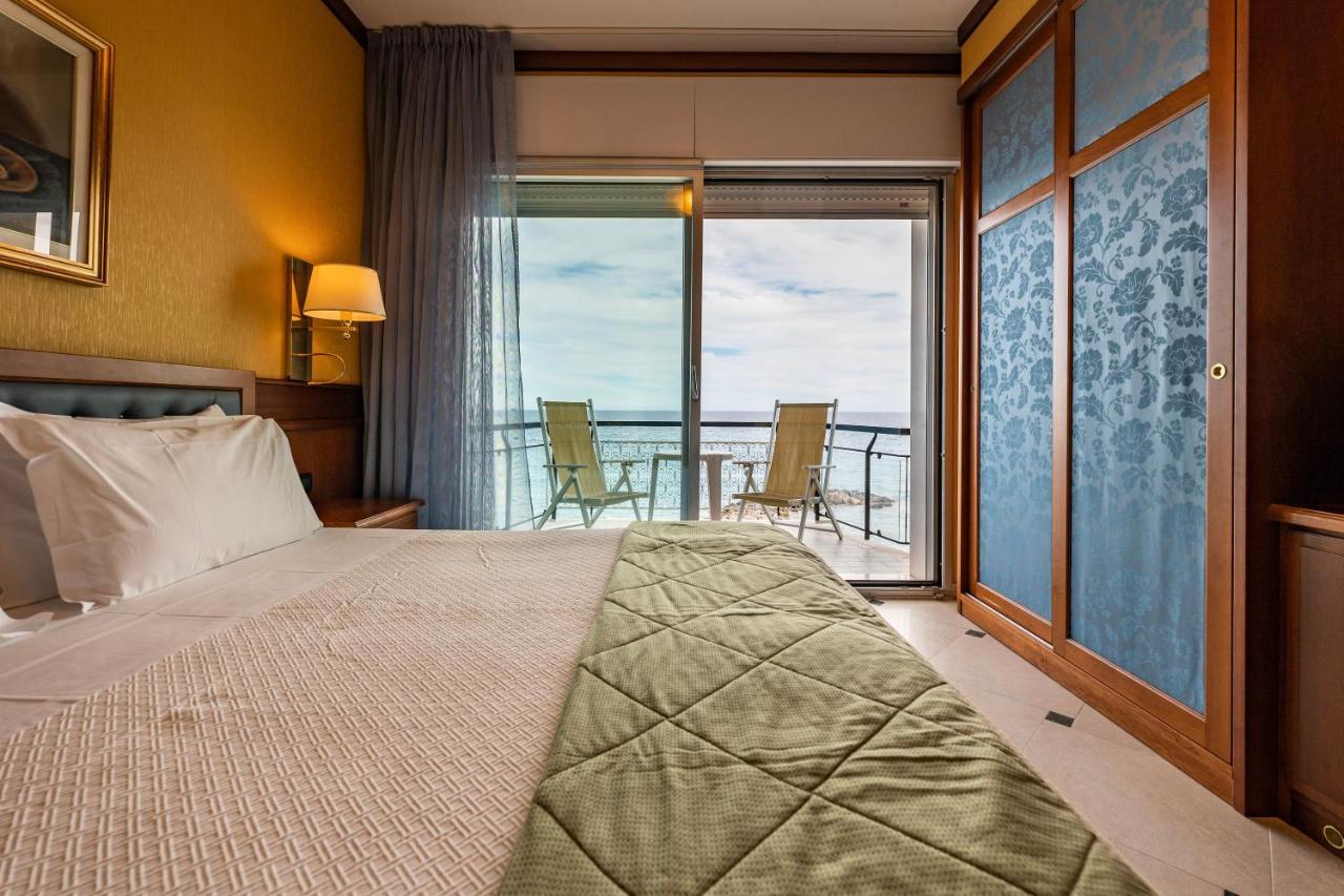 Hotel Bellevue Et Mediterranee 디아노마리나 외부 사진