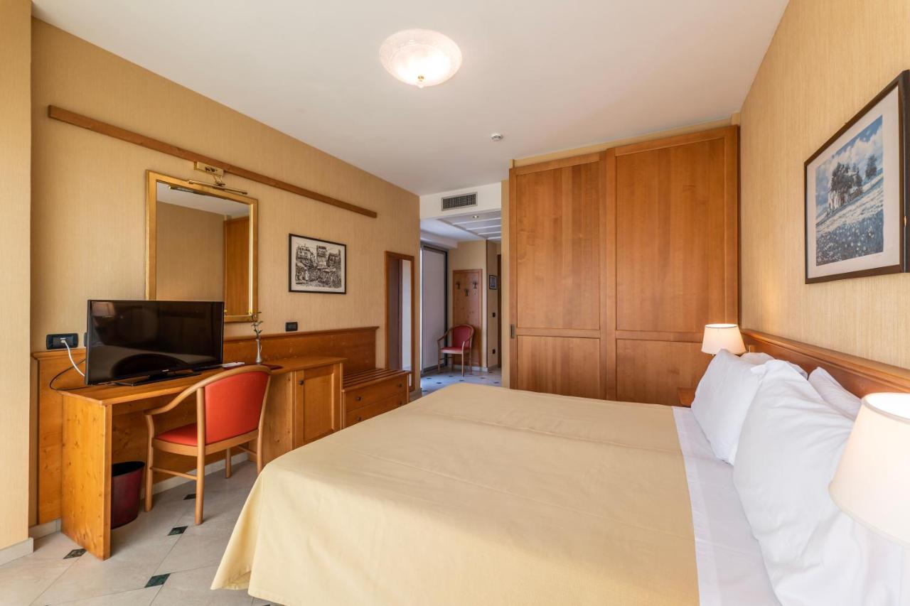 Hotel Bellevue Et Mediterranee 디아노마리나 외부 사진