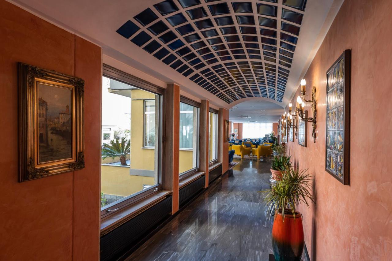 Hotel Bellevue Et Mediterranee 디아노마리나 외부 사진