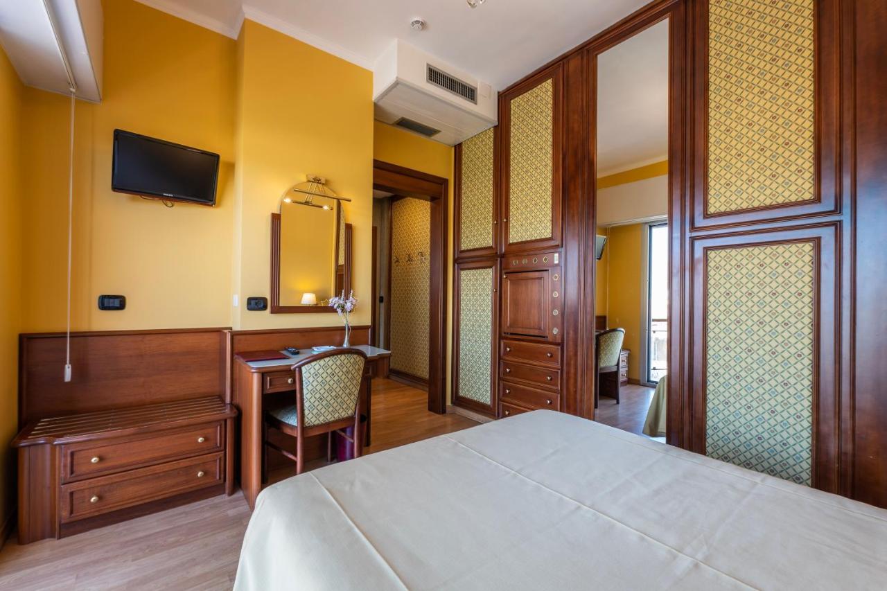 Hotel Bellevue Et Mediterranee 디아노마리나 외부 사진