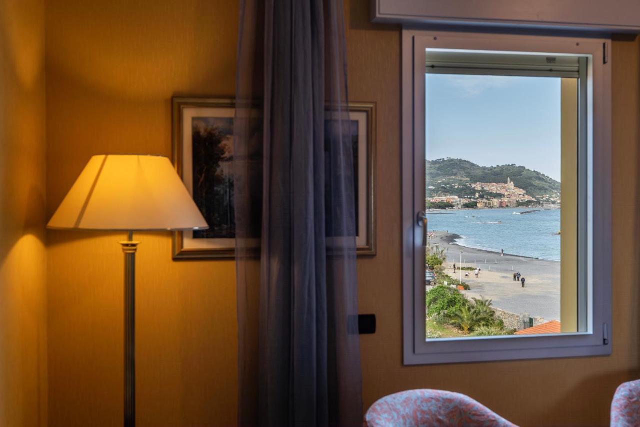 Hotel Bellevue Et Mediterranee 디아노마리나 외부 사진
