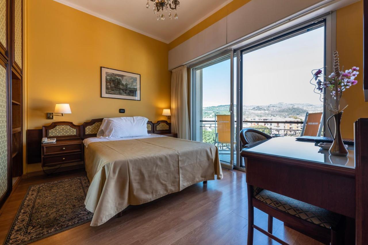 Hotel Bellevue Et Mediterranee 디아노마리나 외부 사진