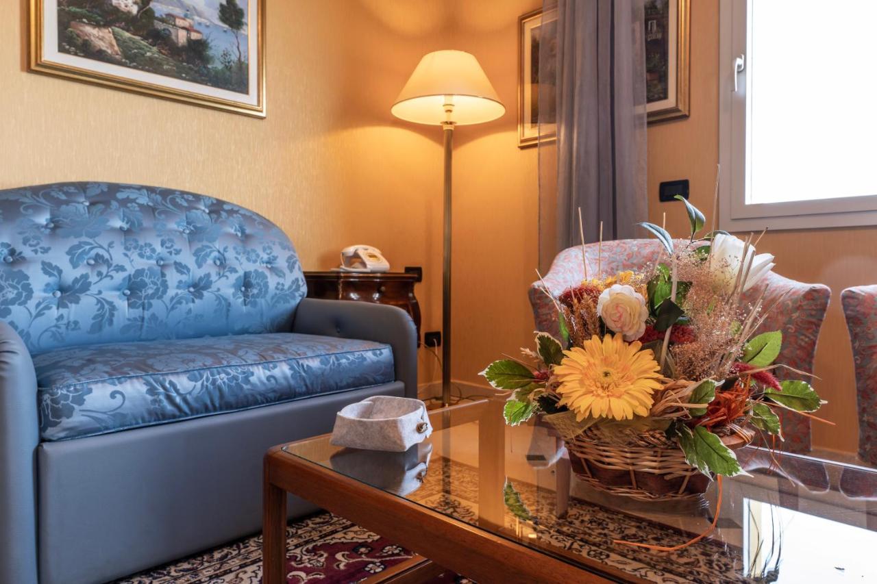 Hotel Bellevue Et Mediterranee 디아노마리나 외부 사진