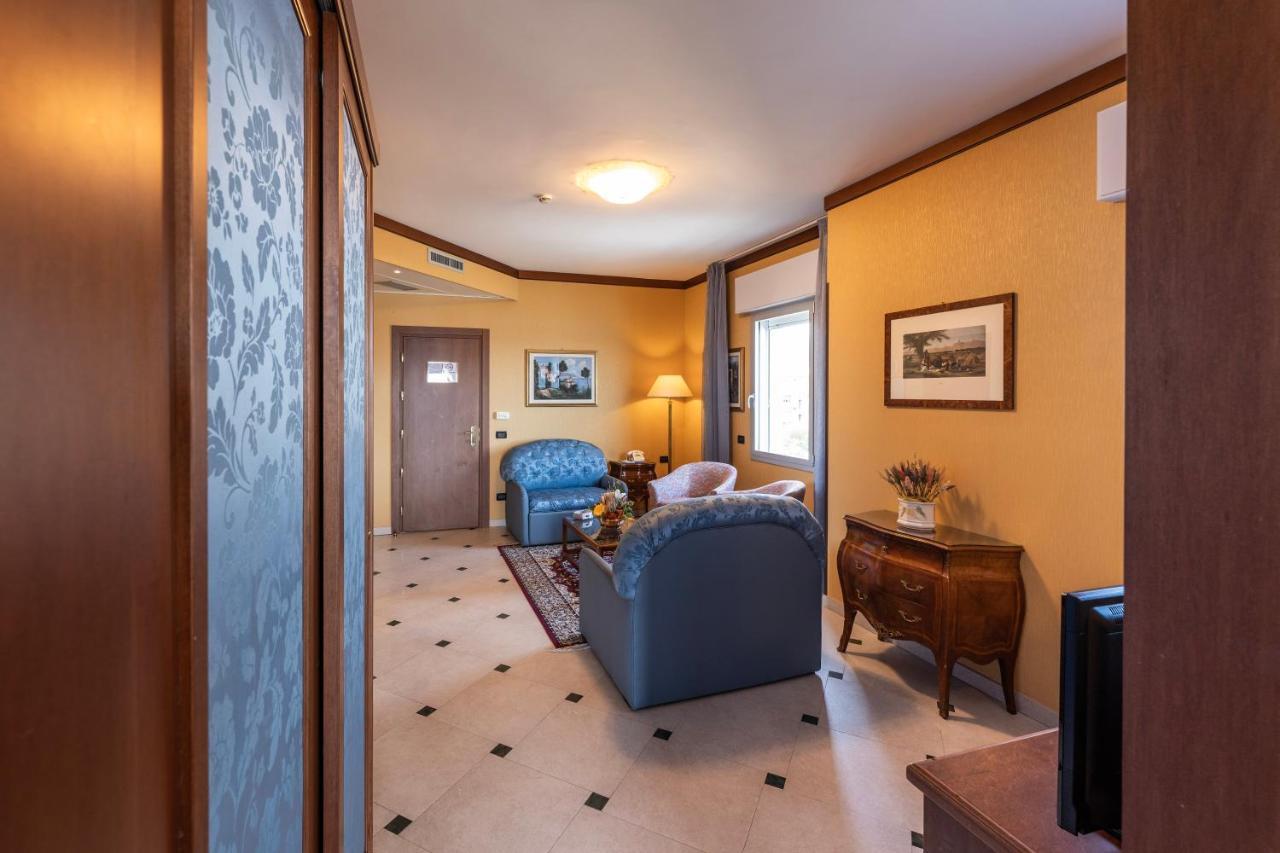 Hotel Bellevue Et Mediterranee 디아노마리나 외부 사진