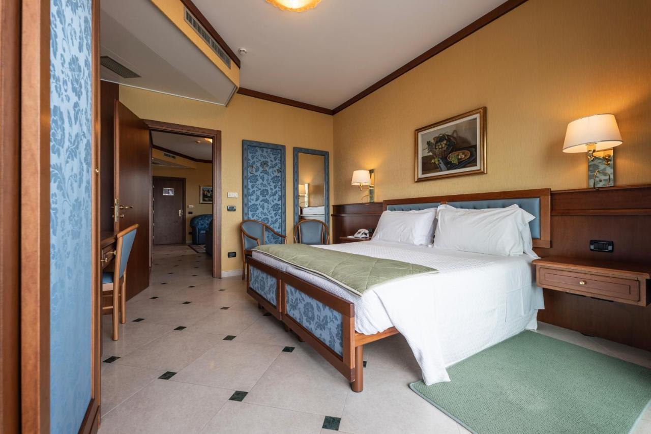 Hotel Bellevue Et Mediterranee 디아노마리나 외부 사진