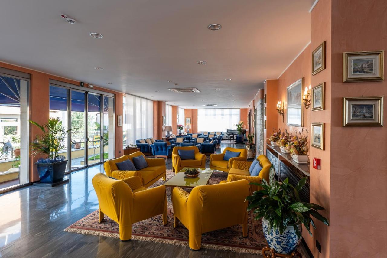 Hotel Bellevue Et Mediterranee 디아노마리나 외부 사진
