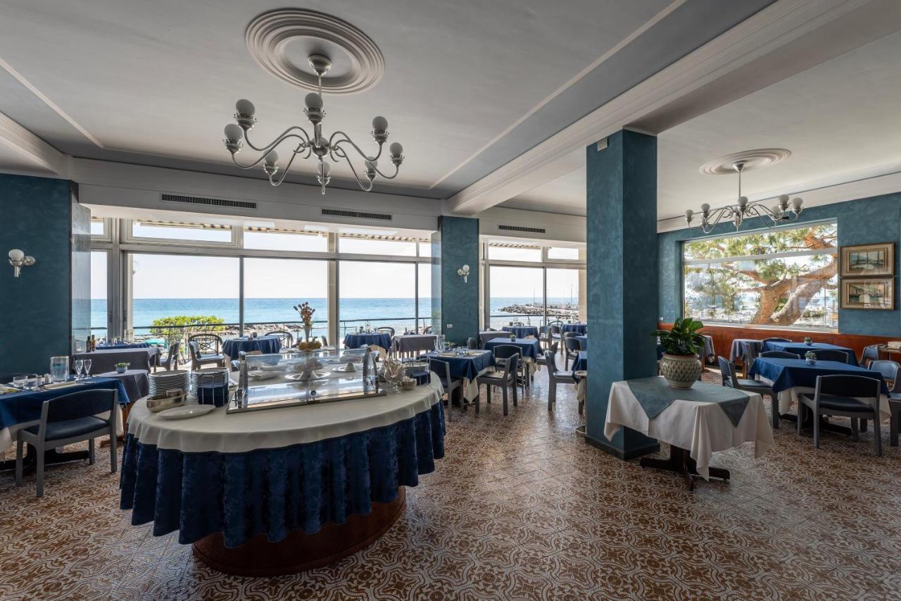 Hotel Bellevue Et Mediterranee 디아노마리나 외부 사진
