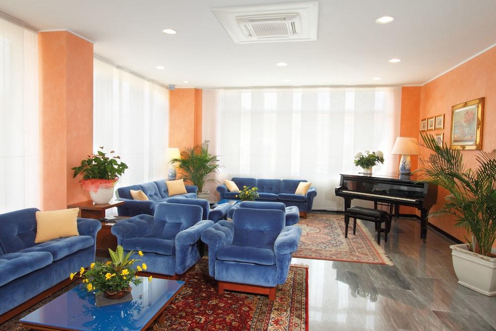 Hotel Bellevue Et Mediterranee 디아노마리나 외부 사진