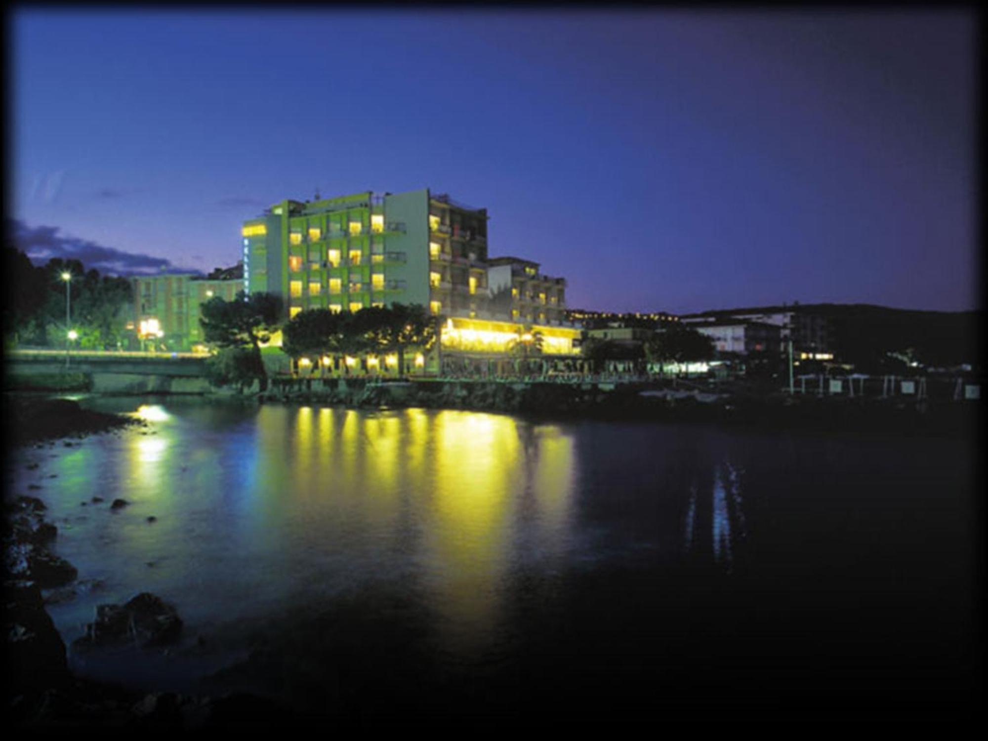Hotel Bellevue Et Mediterranee 디아노마리나 외부 사진
