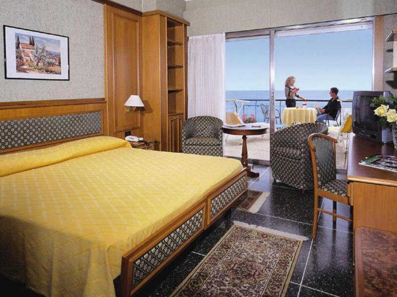 Hotel Bellevue Et Mediterranee 디아노마리나 외부 사진