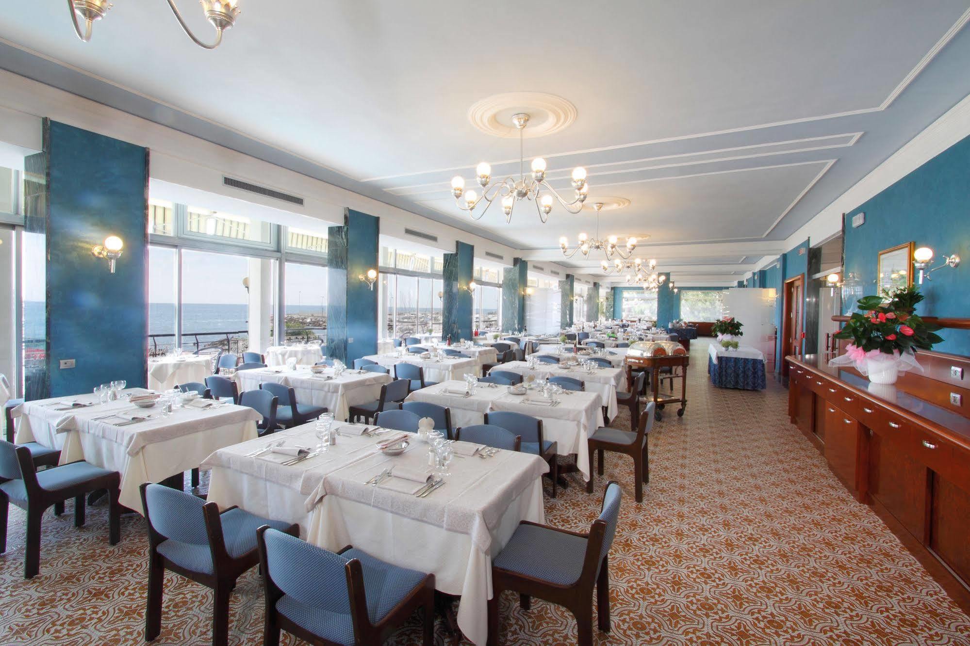 Hotel Bellevue Et Mediterranee 디아노마리나 외부 사진