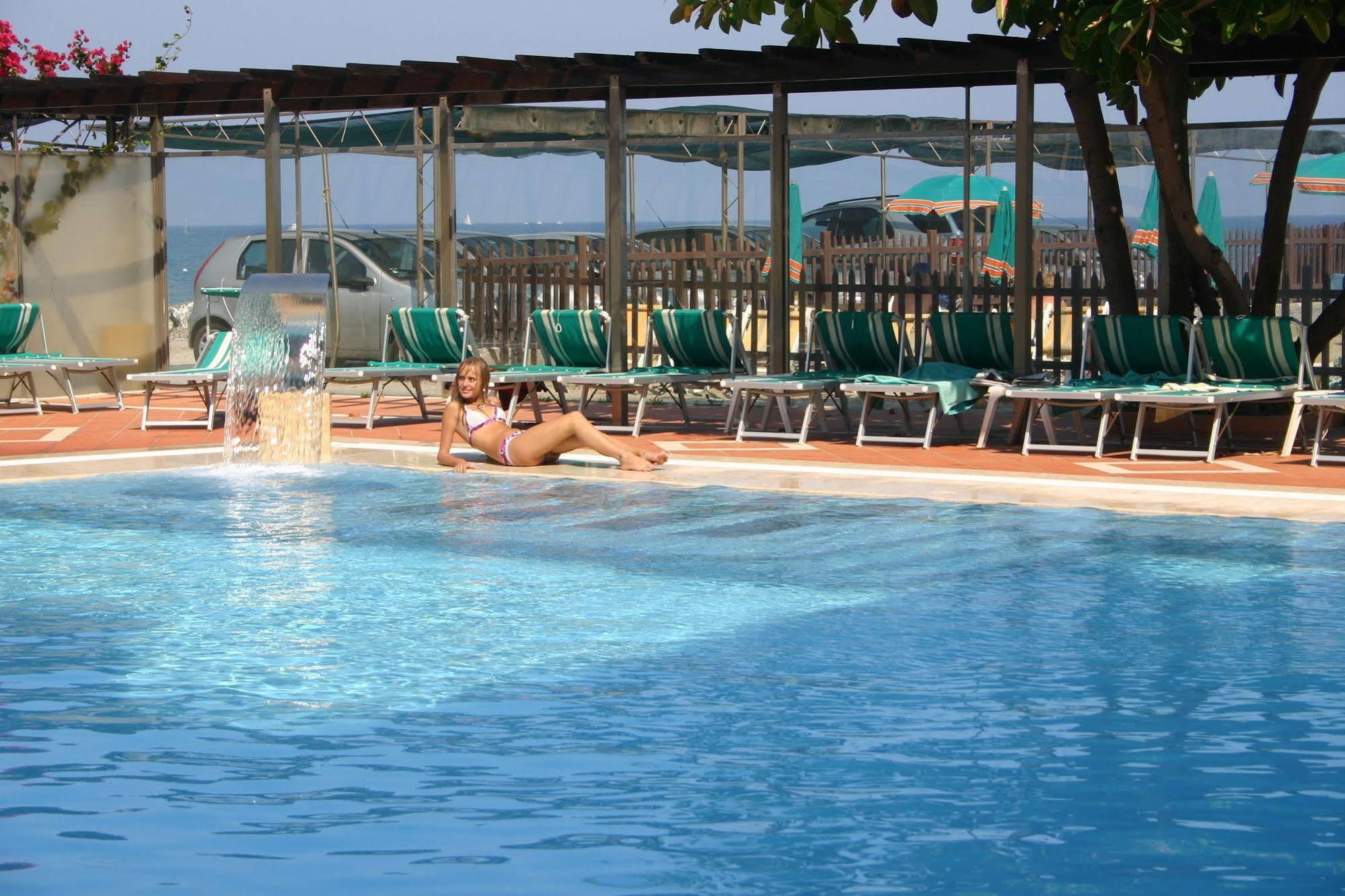Hotel Bellevue Et Mediterranee 디아노마리나 외부 사진