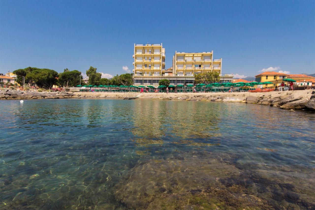 Hotel Bellevue Et Mediterranee 디아노마리나 외부 사진