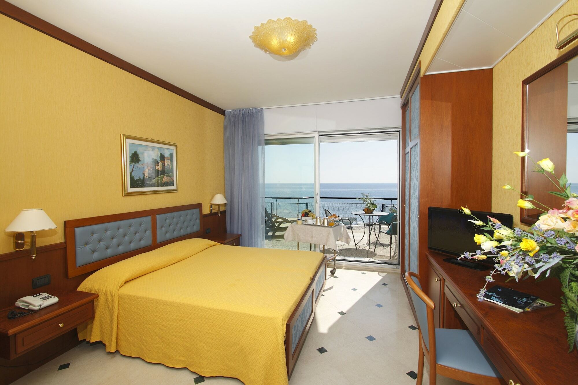Hotel Bellevue Et Mediterranee 디아노마리나 외부 사진